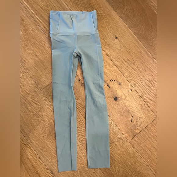 Lululemon Zoned In High Rise Crop 23" Chambray - Picture 7 of 8